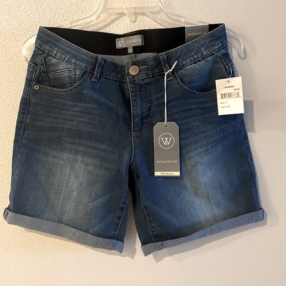 Wit & Wisdom Absolution shorts - size 6